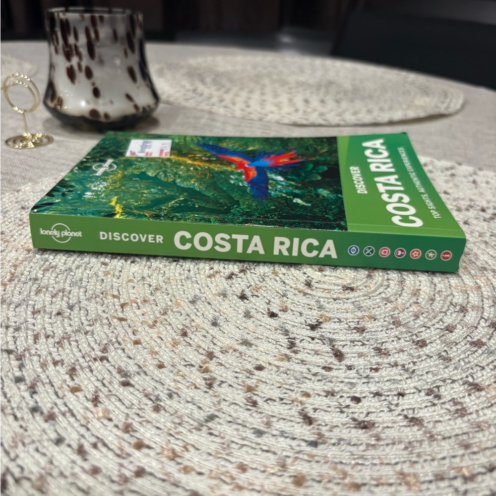 Discover Costa Rica Guidebook - Picture 3 of 6